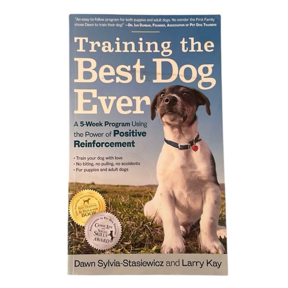 🏷️🏷️ Bundle 2/$12 or 3/$15🏷️🏷️ Training the Best Dog Ever Book - Picture 1 of 4